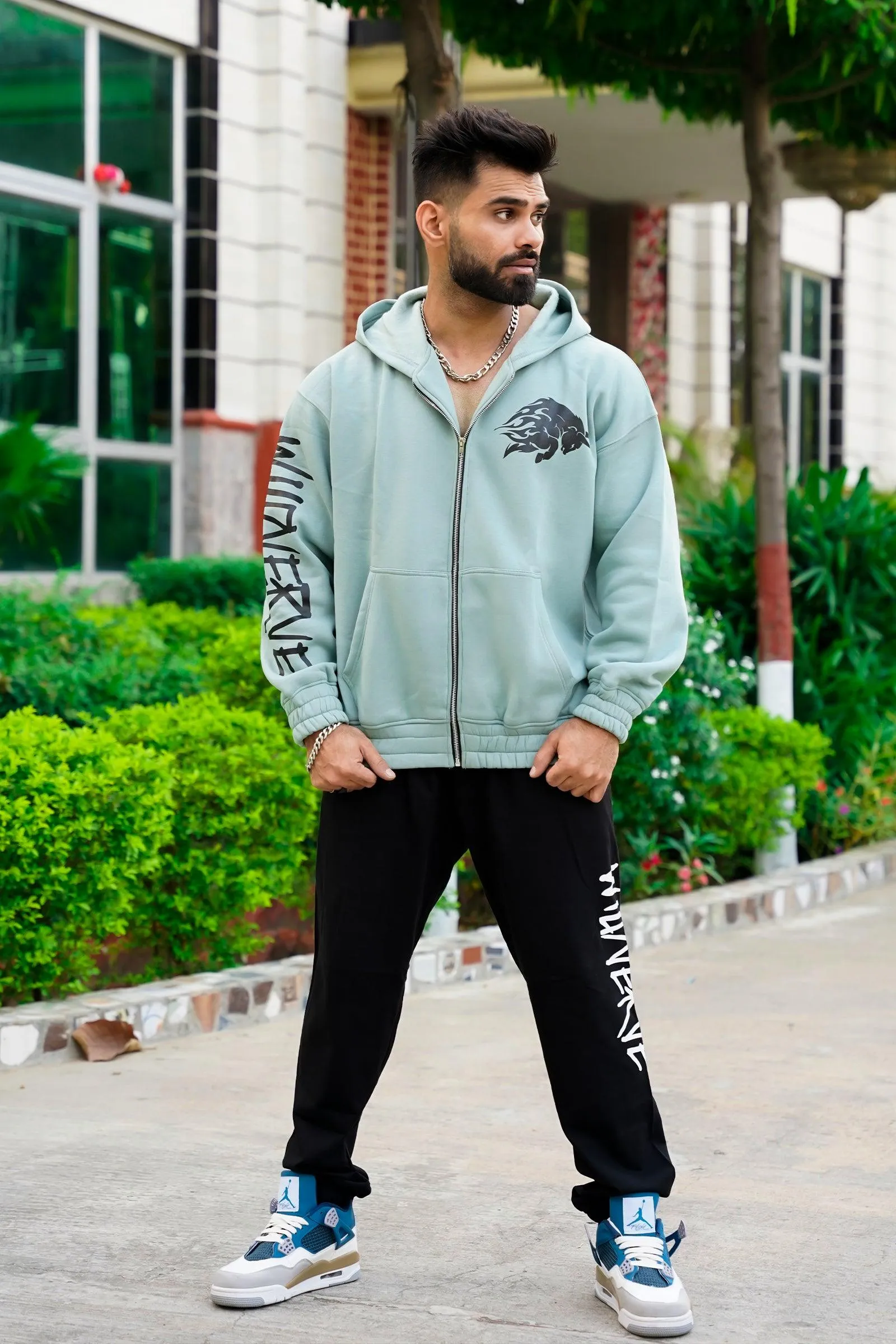 "Flaming Wild" Bull-Print Zip Hoodie (Light Green)